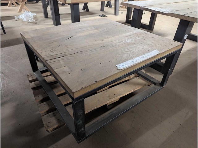 Salontafel oud eiken 100x100cm - afbeelding 1 van  2