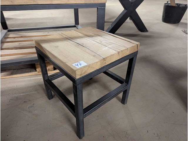 Salontafel oud eiken 40x40cm - afbeelding 1 van  1