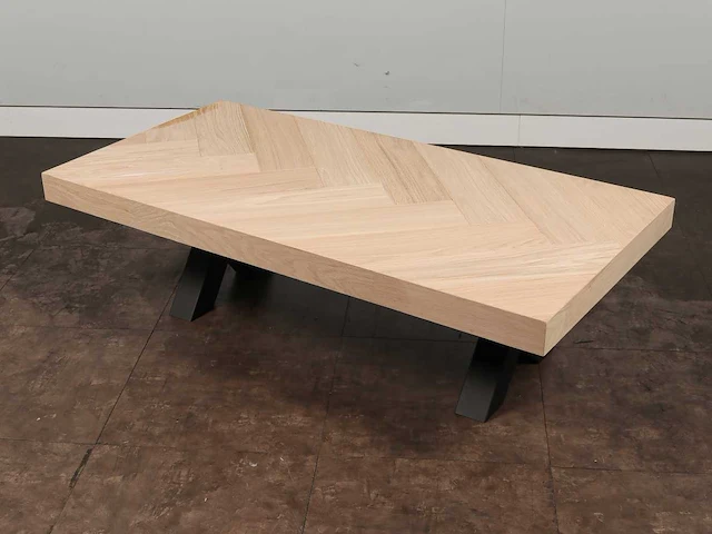 Salontafel retour eiken visgraat blad 140 x 70 cm - afbeelding 1 van  3