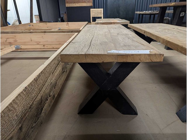 Salontafel rustiek eiken 150 x 50 x 45cm. metalen x onderstel - afbeelding 2 van  3