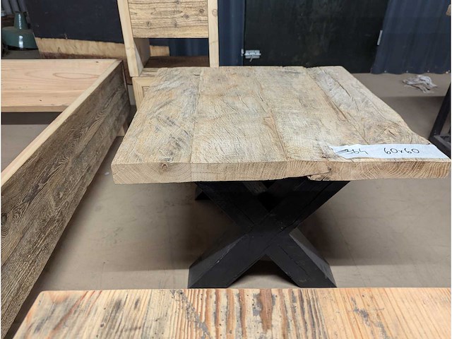 Salontafel rustiek eiken 60 x 60 x 45cm. metal x onderstel - afbeelding 2 van  2