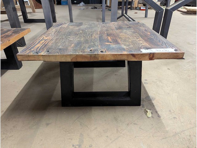 Salontafel rustiek eiken 90 x 90 x 45cm. houten onderstel - afbeelding 2 van  3
