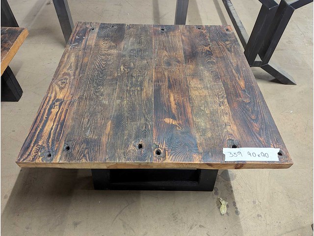 Salontafel rustiek eiken 90 x 90 x 45cm. houten onderstel - afbeelding 3 van  3