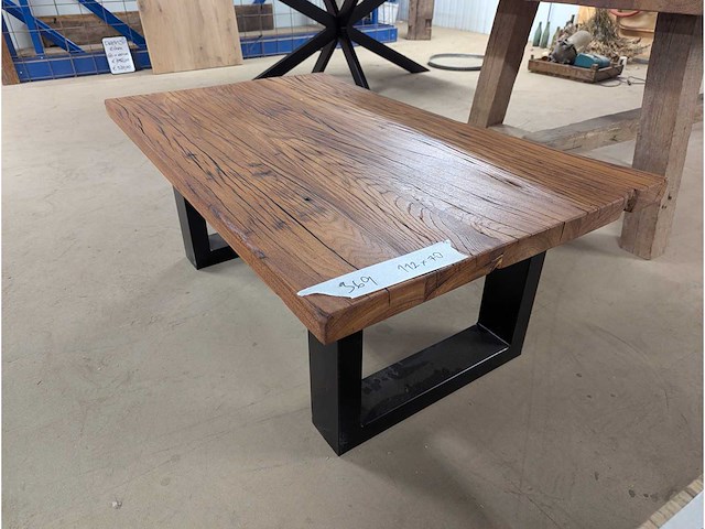 Salontafel rustiek iepenhout. 112 x 70 x 45cm metalen u onderstel - afbeelding 1 van  3