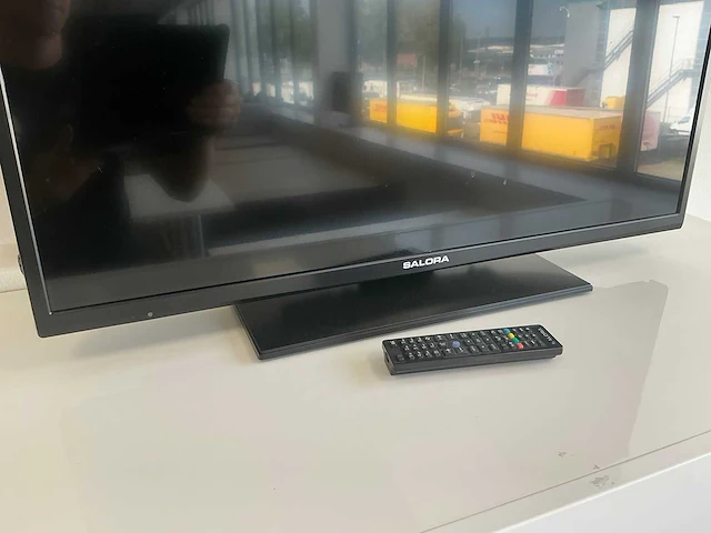 Salora - televisie - afbeelding 2 van  4