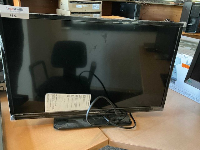 Salora 24hsb3704 monitor - afbeelding 1 van  3