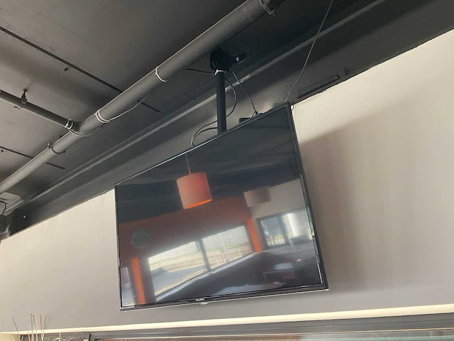 Salora 43uhl2800 43” ultra hd 4k led televisie - afbeelding 2 van  2