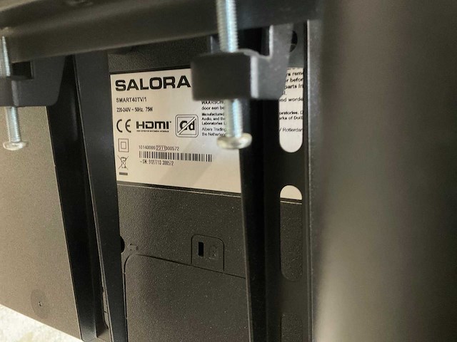 Salora televisie op verrijdbare standaard - afbeelding 2 van  3