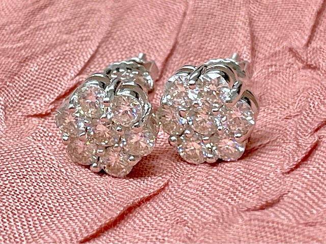Samengestelde oorbellen met briljante van hoge kwaliteit - afbeelding 6 van  7