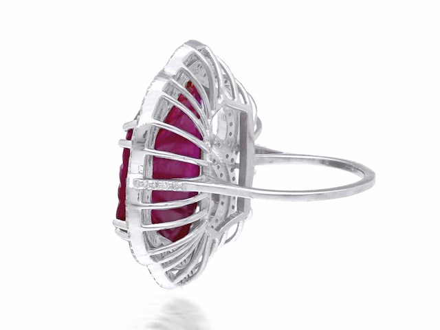 Samengestelde ring met een grote robijn omringt door kleine natuurlijke diamanten - afbeelding 5 van  5