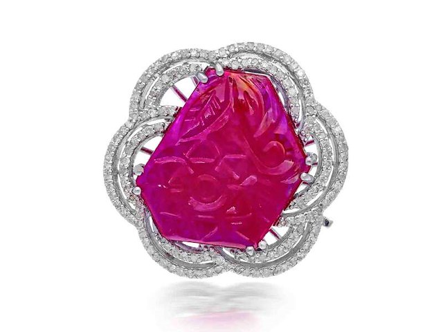 Samengestelde ring met een grote robijn omringt door kleine natuurlijke diamanten - afbeelding 1 van  6