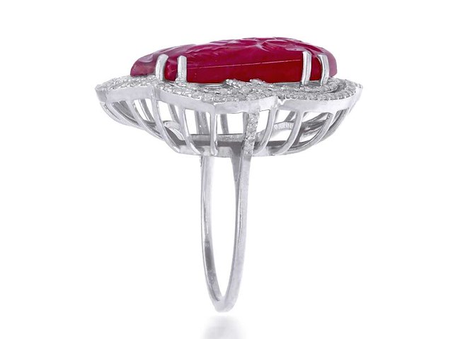 Samengestelde ring met een grote robijn omringt door kleine natuurlijke diamanten - afbeelding 3 van  6