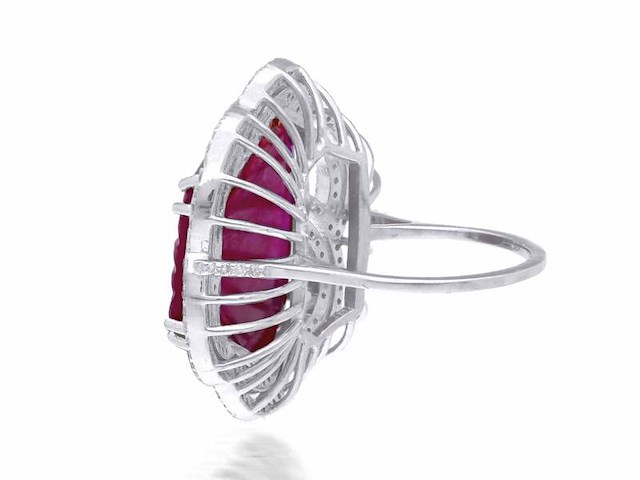 Samengestelde ring met een grote robijn omringt door kleine natuurlijke diamanten - afbeelding 4 van  6