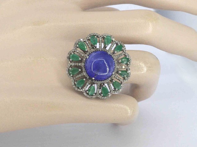 Samengestelde ring met een grote tanzaniet, emeralds en natuurlijke diamanten - afbeelding 3 van  10