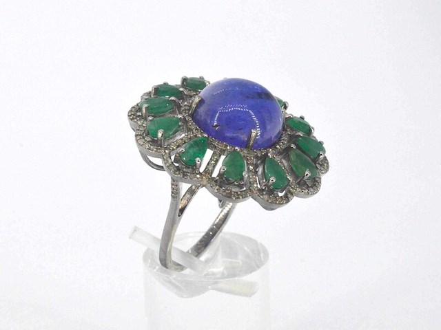 Samengestelde ring met een grote tanzaniet, emeralds en natuurlijke diamanten - afbeelding 9 van  10