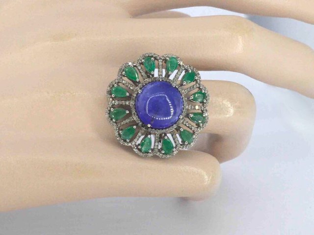 Samengestelde ring met een grote tanzaniet, emeralds en natuurlijke diamanten - afbeelding 3 van  10