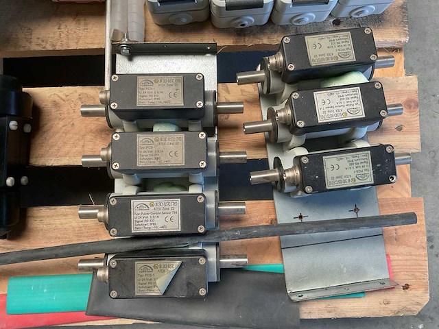 Sames/siemens diverse onderdelen op pallet - afbeelding 2 van  7