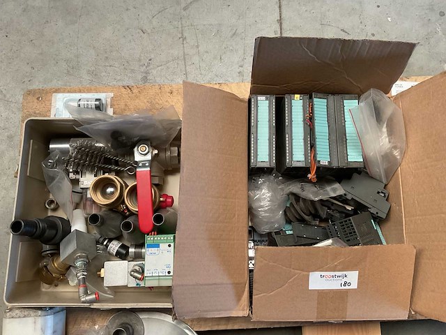 Sames/siemens diverse onderdelen op pallet - afbeelding 4 van  7