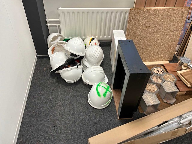 Samples en veiligheidshelmen - afbeelding 3 van  4