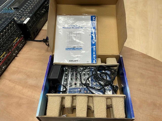 Samson mdr624 6 kanaals mixer - afbeelding 3 van  3
