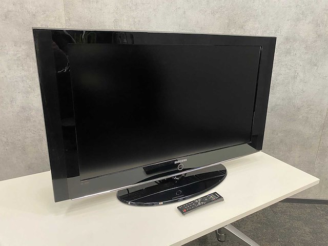 Samsung - 40" monitor op voet - afbeelding 6 van  13