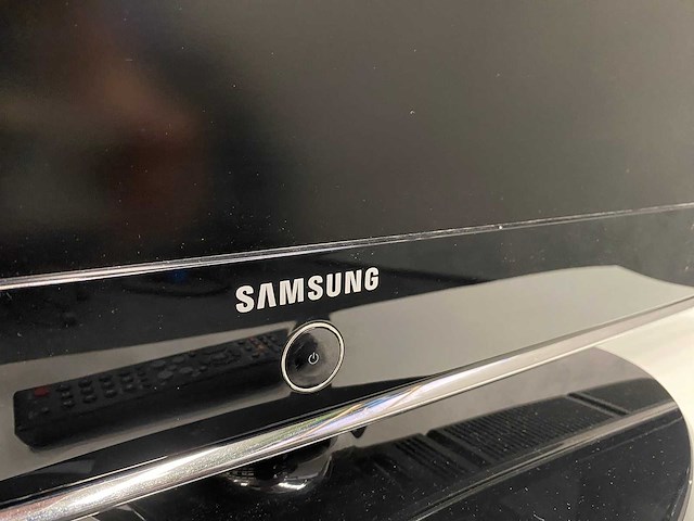 Samsung - 40" monitor op voet - afbeelding 10 van  13