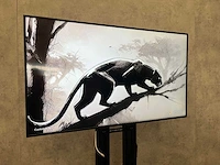 Samsung - 55" monitor op verrijdbaar statief