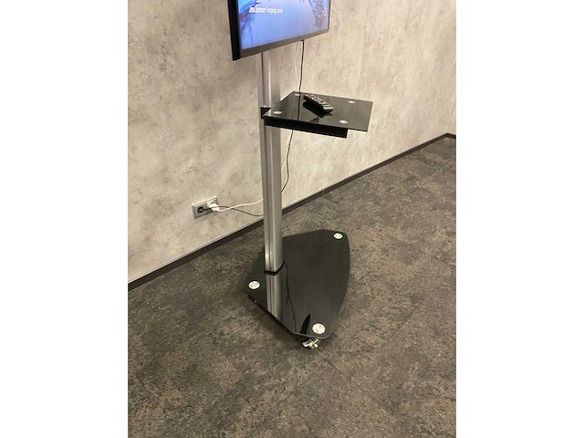 Samsung - 55" uhd tv met verrijdbaar statief - afbeelding 5 van  11