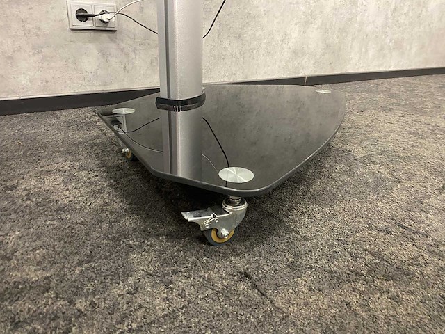 Samsung - 55" uhd tv met verrijdbaar statief - afbeelding 6 van  11