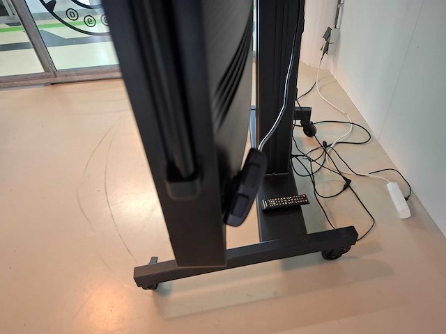 Samsung - qb75n-w - smartboard - afbeelding 3 van  11