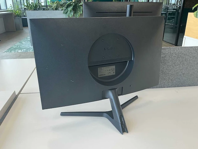 Samsung - u28r550uqrxen - monitor - afbeelding 3 van  4