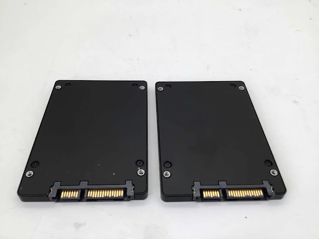 Samsung 240gb sata ssd interne hardeschijf (2x) - afbeelding 3 van  3