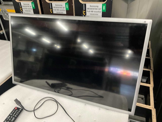 Samsung 32” full hd monitor (4x) - afbeelding 10 van  13