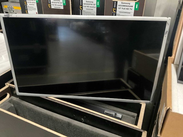 Samsung 32” full hd monitor (7x) - afbeelding 1 van  8