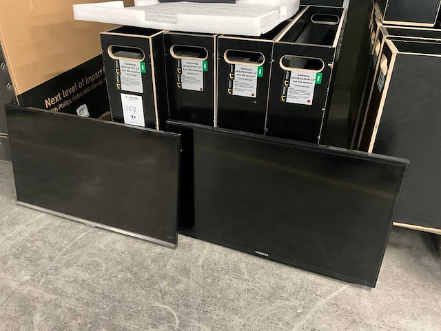 Samsung 32” monitor (4x) - afbeelding 1 van  11