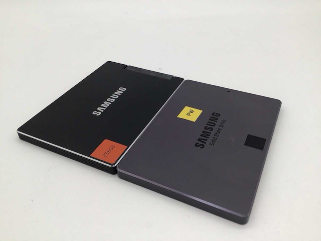 Samsung 830 256gb + 840 evo 250gb sata ssd interne hardeschijf (2x) - afbeelding 1 van  4