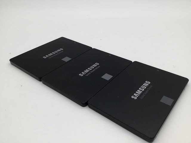 Samsung 860 evo 250gb sata ssd interne hardeschijf (3x) - afbeelding 1 van  2