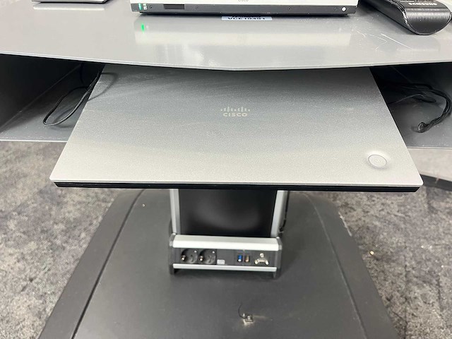 Samsung/ cisco - 55" videoconferentiesysteem met verrijdbaar statief - afbeelding 5 van  9
