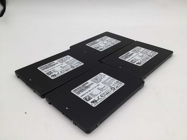 Samsung cm871a 128gb sata ssd interne hardeschijf (4x) - afbeelding 1 van  3