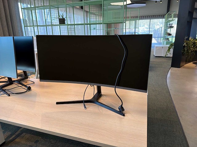 Samsung curved monitor - afbeelding 1 van  5