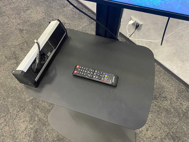 Samsung dc48e - 48" monitor met statief - afbeelding 9 van  14