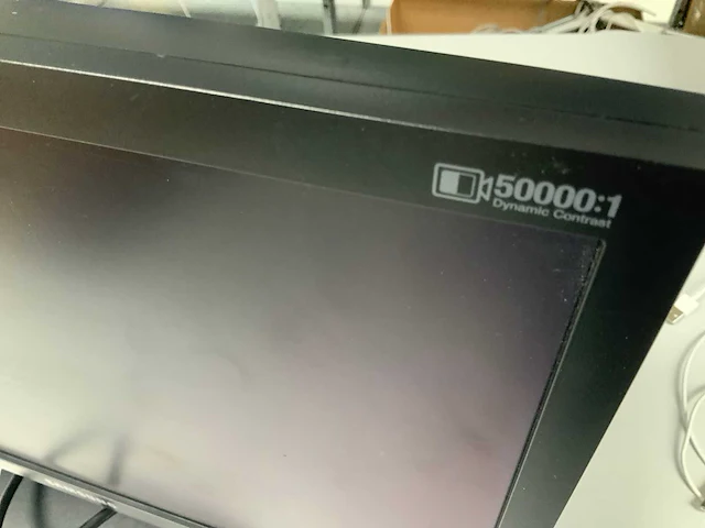 Samsung e1920n 18.5-inch lcd monitor - afbeelding 2 van  4