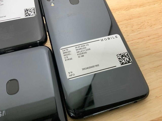 Samsung galaxy a20e mobiele telefoon (15x) - afbeelding 1 van  15