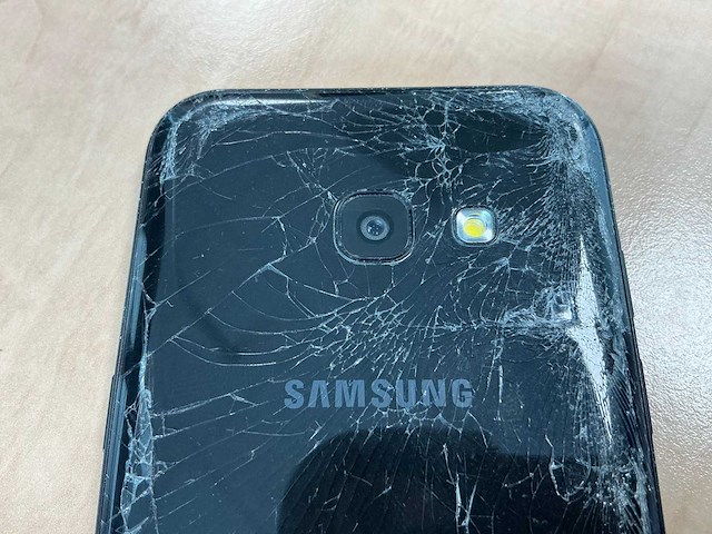 Samsung galaxy a3 (2017) mobiele telefoon - afbeelding 3 van  4