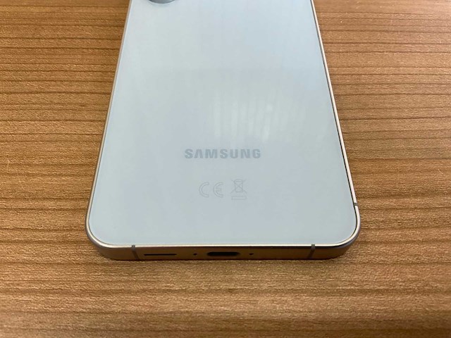 Samsung galaxy s24 fe mobiele telefoon - afbeelding 2 van  3