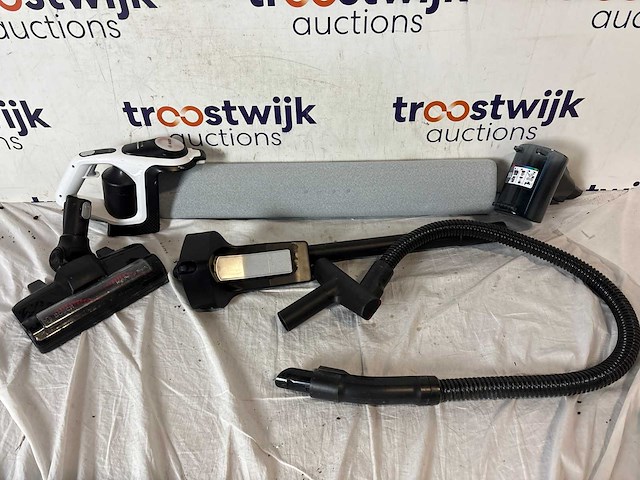 Samsung hw-s61a/zg - europees model + bosch serie 8 bss825all steelstofzuiger - afbeelding 1 van  1