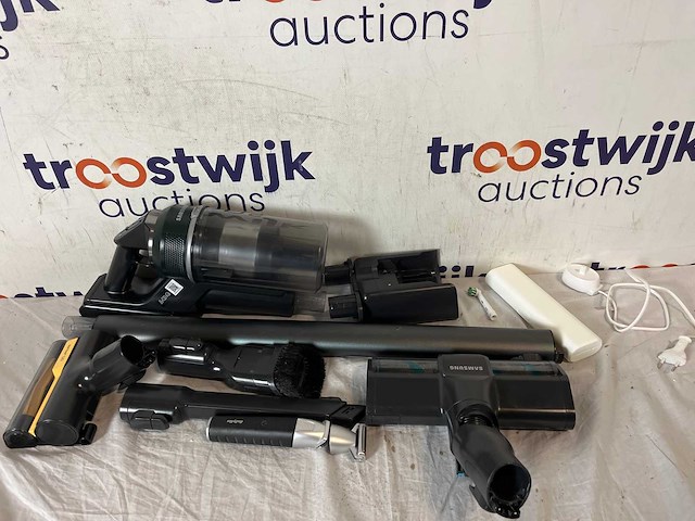 Samsung jet 85 multi stofzuiger | babyliss trimmer | oral-b tandenborstel - afbeelding 1 van  1