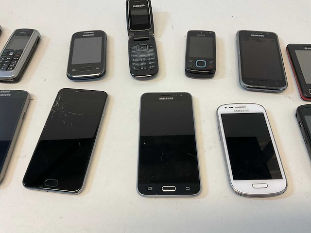 Samsung, lg partij mobiele telefoons - afbeelding 2 van  3