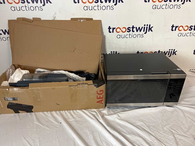 Samsung ms32de4504at roestvrijstaal solo-magnetron + aeg ap82ub25db ultimate 8000 - draadloze steelstofzuiger - afbeelding 1 van  2
