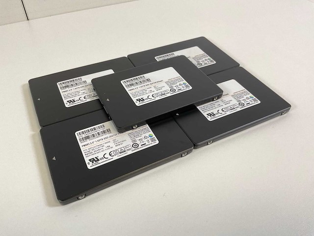 Samsung (mz-7lh1t90) enterprise-grade 2.5-inch sata ssds (5x) - afbeelding 2 van  5